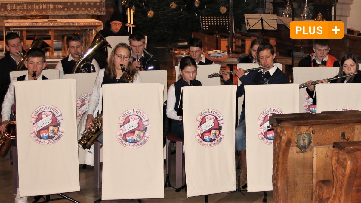 #Musikverein Hollenbach-Inchenhofen spielt kurzweiliges Weihnachtskonzert