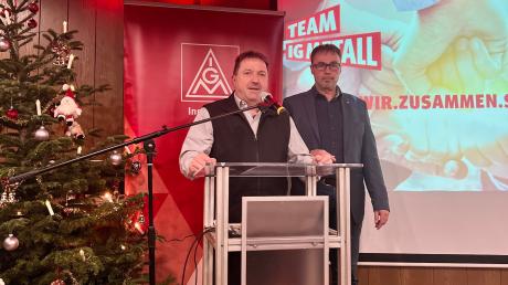 Hubert Roßkopf (links) und Carlos Gil sprachen auf der Delegiertenversammlung der IG Metall Ingolstadt.