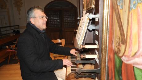 Peter Waldner spielte Orgelwerke des europäischen Barocks auf der historischen Prescher-Orgel in Niederschönenfeld. 