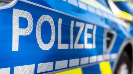 In Schrobenhausen wurde eine 15-Jährige auf dem Weg zur Schule angefahren, der Verursacher flüchtete. Nun sucht die Polizei nach Zeugen. 