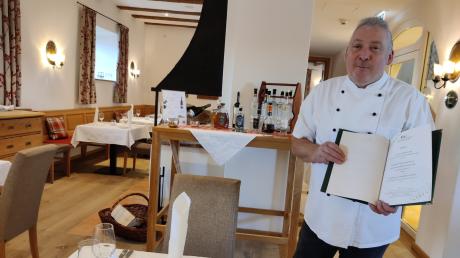 Küchenchef Paul Zinsmeister vom Weingärtnerhaus des Hotels Schloss Leitheim. Auch dort haben die Gäste über die Feiertage gut gebucht und auch dort kämpft man - wie andernorts in der Branche - gegen Personalmangel und mit den Preissteigerungen. 