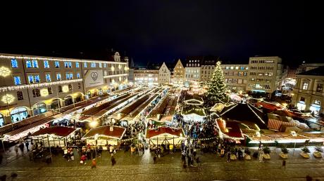 Der Augsburger Weihnachtsmarkt auf dem Rathausplatz lockt jedes Jahr viele Besucher an. Hier gibt es alle Infos.