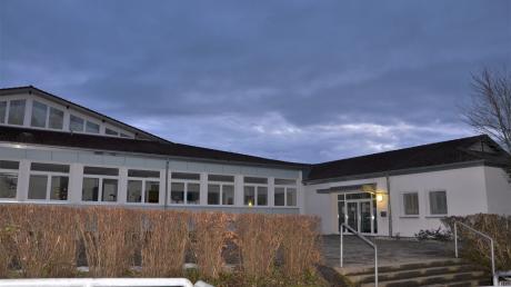Die weitläufigen Dachflächen der Grund- und Mittelschule Buch
scheinen ideal für den Aufbau einer Photovoltaikanlage.