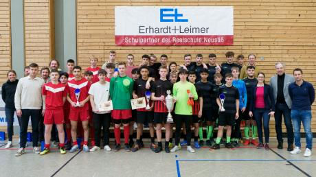 Fußballturnier der Realschulen:
Heinrich-von-Buz-Realschule, Realschule Neusäß und Realschule Meitingen, so lauteten am Ende die Erstplatzierten des E+L-Fußballcups in Neusäß.