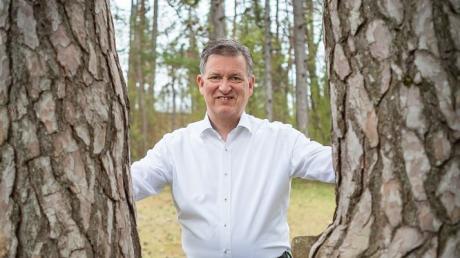 Der neue Klimaschutzmanager des Landkreises Neu-Ulm, Matthias Rausch, ist sehr naturverbunden. Ihm geht es darum, „unseren Lebensraum attraktiv und zukunftsfähig zu gestalten“.