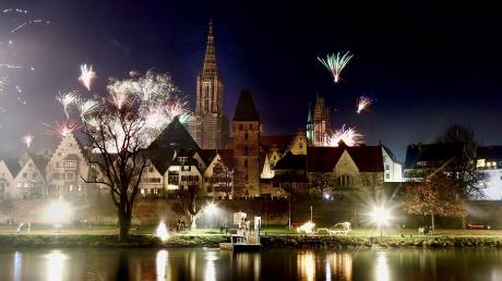 Für das Feuerwerk an Silvester 2023 und Neujahr 2024 gelten in Ulm wieder besondere Vorschriften.