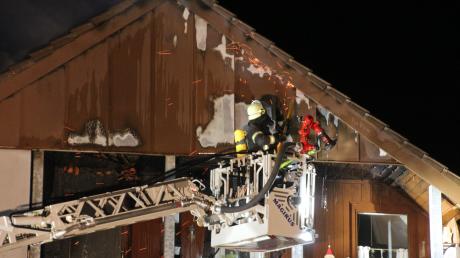 In der Silvesternacht hat im Ries ein Mehrfamilienhaus gebrannt. 