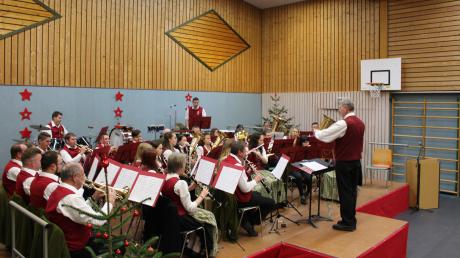Altenmünster Weihnachtskonzert
Der Musikverein Altenmünster unter der neuen musikalischen Leitung von Dirigent Raimund Stocker.
