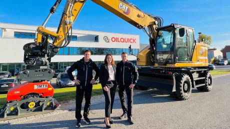 Die Geschwister Stefan, Brigitte und Franz Schauer (von links) wollen mit ihrem Familienunternehmen OilQuick in Steindorf weiter expandieren. Stolz sind sie auf ihr neuestes Produkt: den Tiltrotator.