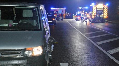Bei einem Unfall auf der Staatstraße zwischen Illertissen und Bellenberg wurde eine Fußgängerin lebensgefährlich verletzt. Am Donnerstag ist die 77-Jährige gestorben. 