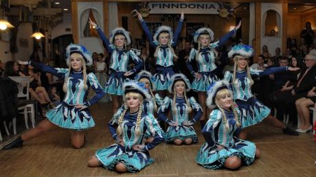 Ein tänzerisches Highlight beim Finndonia-Hofball war der Tanz der Gardemädchen.