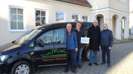 Freuten sich über die Spende für die ambulante Krankenpflege in Holzen und Umgebung (von links): Franz Zwerger, Markus Gump, Alois Hammerl und Helmut Wech.

