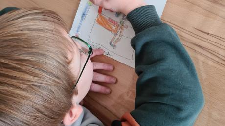 Der siebenjährige Mathis hat sich kreativ mit dem Thema Schutzimpfung gegen Corona auseinandergesetzt. 