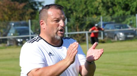 Roland Jegg bleibt ein weiteres Jahr Trainer beim FV Bellenberg. 