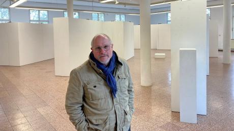 Norbert Kiening, Vorsitzender des BBK Schwaben Nord und Augsburg, in der bisherigen Ausstellungshalle im Abraxas