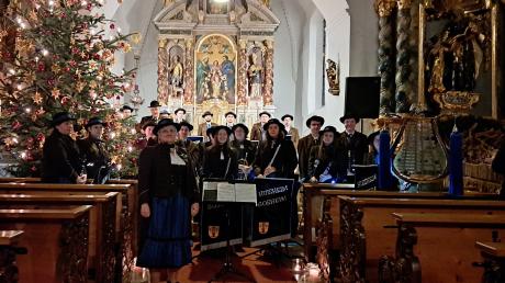 Mit eindrucksvollen Klängen machte der Musikverein Huisheim-Gosheim den Auftakt zum Jubiläum 300 Jahre Pfarrkirche St. Vitus.