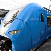 Die blauen Züge von Go-Ahead werden im Februar nicht wie geplant fahren können. 