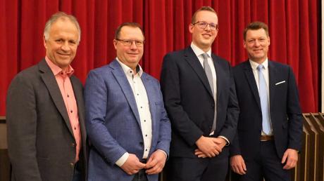 Die Gundelfinger CSU hat Manuel Bahmann  (Zweiter von rechts) als Kandidat für die Gundelfinger Bürgermeisterwahl nominiert. Das Foto zeigt ihn mit den VG-Bürgermeistern (von links) Stefan Taglang, Siegmund Meck  und Christoph Mettel (rechts).