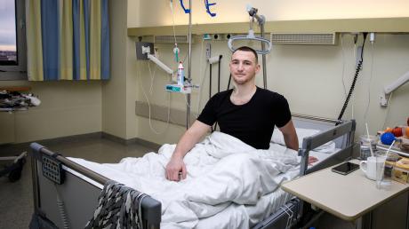 Yan Kolba ist 24 Jahre alt, Ukrainer, Soldat – und seit Dezember Patient am Uniklinikum Augsburg (UKA). 