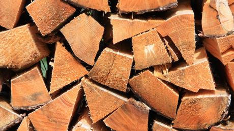 Im Internet gibt es immer wieder Fake-Angebote für Brennholz.