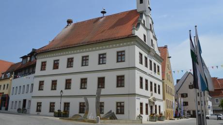Wer zieht ins Gundelfinger Rathaus ein? Eine Kandidatin und vier Kandidaten werden am 12. März bei der Bürgermeisterwahl antreten. 