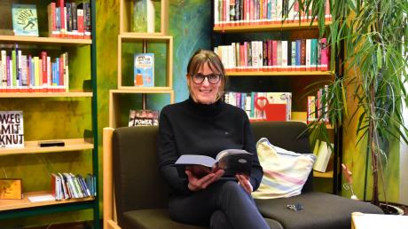 Bobingens Büchereileiterin Suzanne Schäble legt Wert auf aktuelle Bücher.

