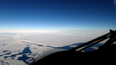 Das Brunt-Schelfeis aus der Luft. In der Region in der Antarktis ist nun ein riesiger Eisberg abgebrochen.