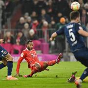 Seine Bemühungen gegen Köln blieben erfolglos: Serge Gnabry (Mitte) erbrachte nicht die Leistung, die sich die Verantwortlichen des FC Bayern München erwartet hatten. 