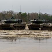 Drei Panzer vom Typ Leopard 2. Schon bald sollen Leopard-Kampfpanzer in der Ukraine eingesetzt werden.