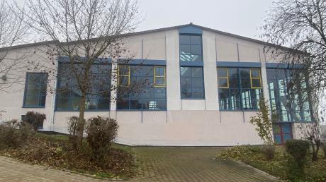 Die Schulturnhalle in Burgheim wurde vor knapp 30 Jahren gebaut - mit offenkundigen Mängeln, wie sich jetzt herausstellte.