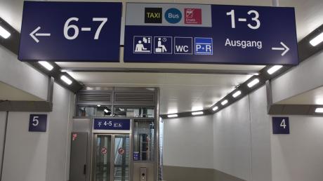Von den Gleisen des Donauwörther Bahnhofs aus sollen Pendler künftig direkt zum Airbus-Werk gelangen können. Dafür ist der sogenannte Durchstich notwendig.