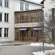 Weil ein 19-jähriger Schüler des Ignaz-Kögler-Gymnasiums dem Unterricht fern blieb, steht er demnächst vor Gericht.