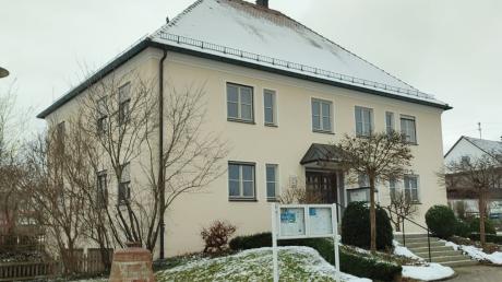 Im Erdgeschoss des Pfarrhofes in Waltenhausen soll ab September eine Kindergartengruppe einziehen.