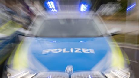 Ein Betrunkener ist am Samstag mit seinem Auto in einen Gartenzaun in Brautlach gekracht. 