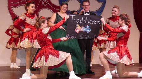"Traditionen" lautete das Motto des Bunten Abends des TSC New Dancia in Holzheim. Auf dem Bild: Das Prinzenpaar Nadja I. und Fabian I.