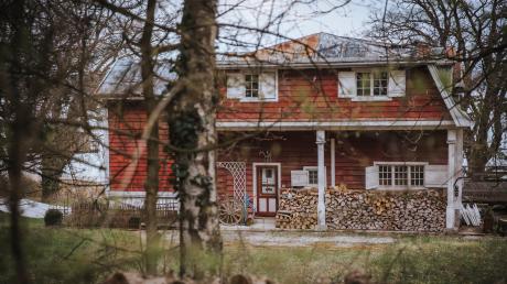 Läuft die Zeit des Norwegerhauses ab? Das Landratsamt bereitet inzwischen konkret den Abriss des ehemaligen Baudenkmals am Ammerseeufer in Eching vor.