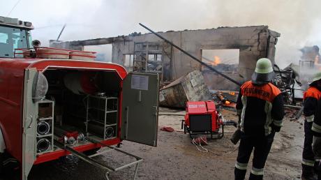 Feuerwehren, Rettungsdienst, THW und Rotes Kreuz arbeiteten beim Brand in Osterberg Hand in Hand.