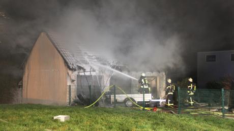In Etting haben drei Garagen gebrannt.