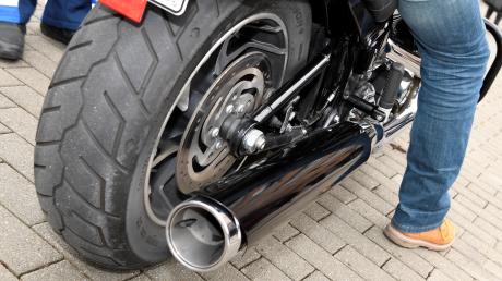 Die Polizei will herausfinden, wer in Vöhringen ein Motorrad gestohlen hat. 