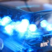 Eine Frau ist am Dienstagmorgen mit ihrem Auto in Landsberg in ein geparktes Fahrzeug gekracht.