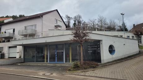 Auf dem Grundstück des früheren Autohauses Fetzer in Thalfingen will ein Investor ein Wohnhaus errichten. Der Bauausschuss hat den Antrag abgelehnt. 