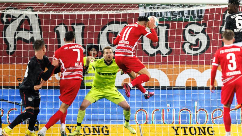 Mergim Berisha erzielte mit dem Kopf den Augsburger Siegtreffer gegen Bayer Leverkusen.