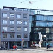 In der Fuggerstraße hat die Firma Patrizia ihren Sitz. Es ist ein repräsentatives Gebäude. Patrizia zieht dennoch um: Es geht in einen neuen Bürokomplex, der am Hauptbahnhof entsteht.                                  