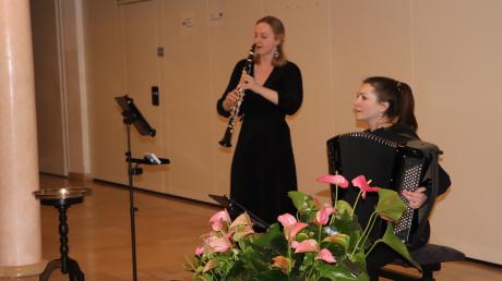 Paula Breland mit ihrer Klarinette und Akkordeonistin Anna-Katharina Schau meisterten einen großartigen Abend, der zunächst nicht ohne Komplikationen begonnen hatte.