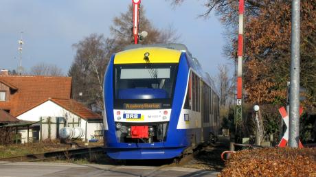 Die Ammerseebahn soll auch in Holzhausen bei der Verwaltungsschule halten. Das fordert eine Eingabe, die kürzlich im Verkehrsausschuss des Landtags behandelt wurde.
