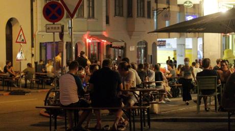 Die Ludwigstraße - hier ein Foto vom Nachtleben auf der während der Corona-Pandemie nachts zeitweise gesperrten Feierzone - soll im Mai zur Festzone fürs Theaterviertelfest werden. 
