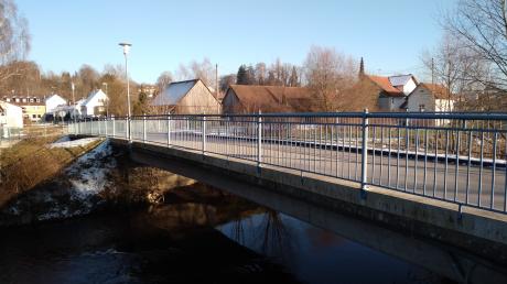 Die Mindelbrücke an der örtlichen Grundschule spielt eine zentrale Rolle im Münsterhauser Wassersystem. Eine oberirdische Kreuzung soll die Notversorgung garantieren.