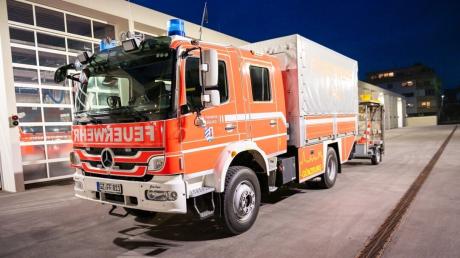 Um die zwölf Tonnen wiegen die Einsatzfahrzeuge der Feuerwehr. Sie inklusive Verkehrssicherungsanhänger durch den Verkehr zu steuern, ist keine leichte Aufgabe.