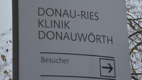 Die Zufahrt über die Neudegger Allee zur Donau-Ries Klinik in Donauwörth ist gesperrt. So verläuft die Umleitung.