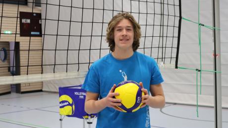 Henri Mestel ist erst 15 Jahre alt. Trotzdem kommt der Realschüler aus Bad Grönenbach beim SV Salamander Türkheim in der Volleyball-Regionalliga zum Einsatz.
